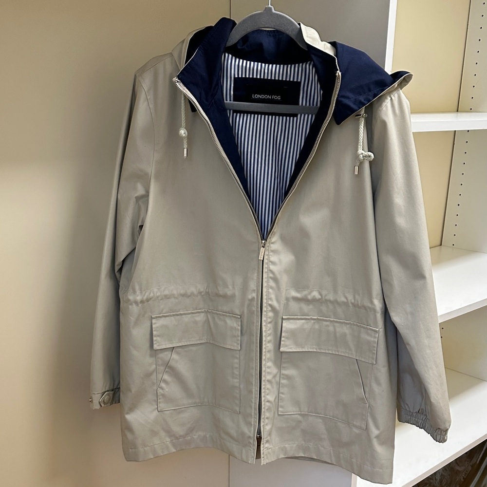 London Fog Vomen Hooded Raincoat in Light Gray with Navy Hood Lining